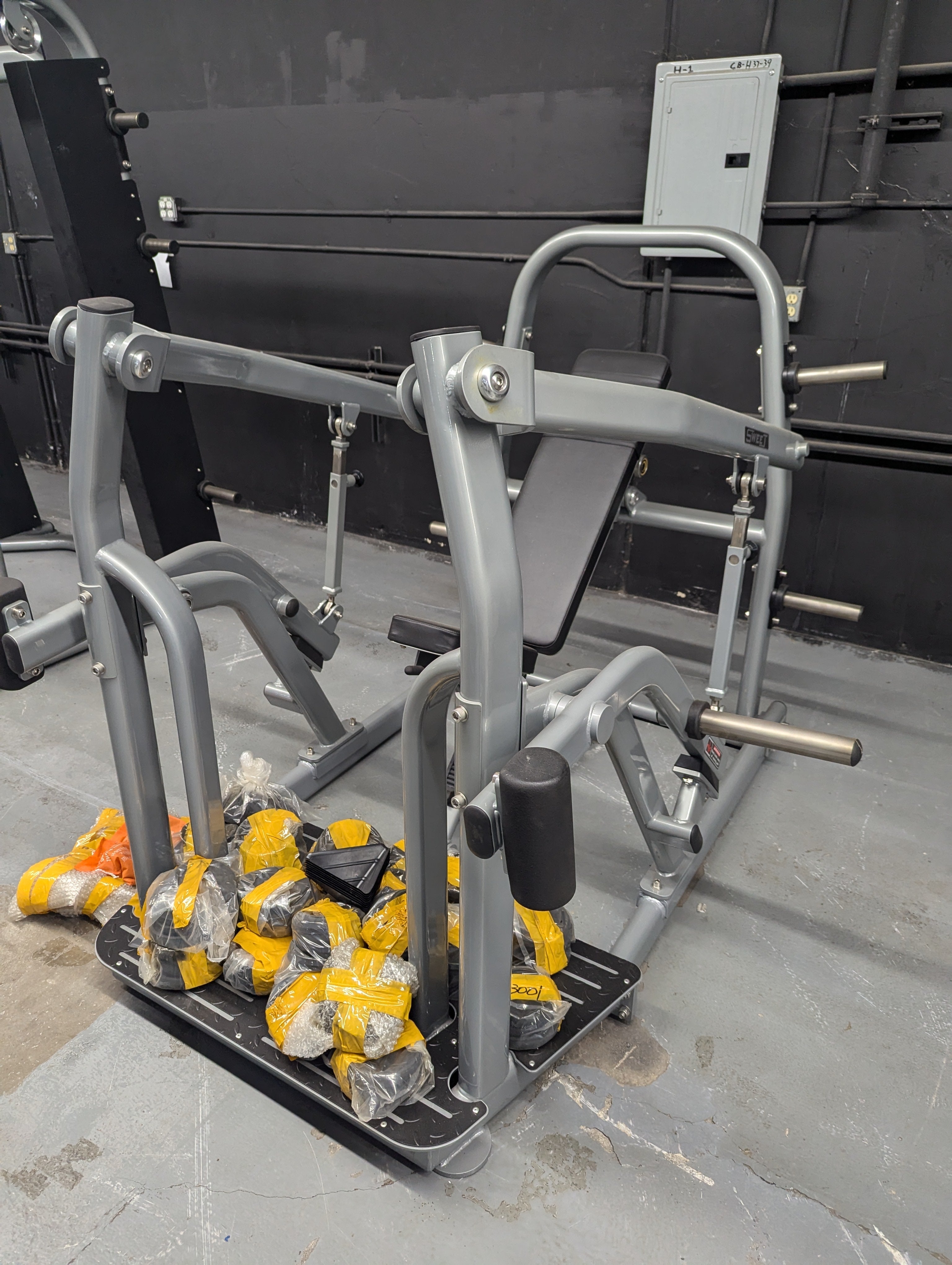 Muscle D Pro Strength Iso-Lateral Incline Press – Plate Loaded