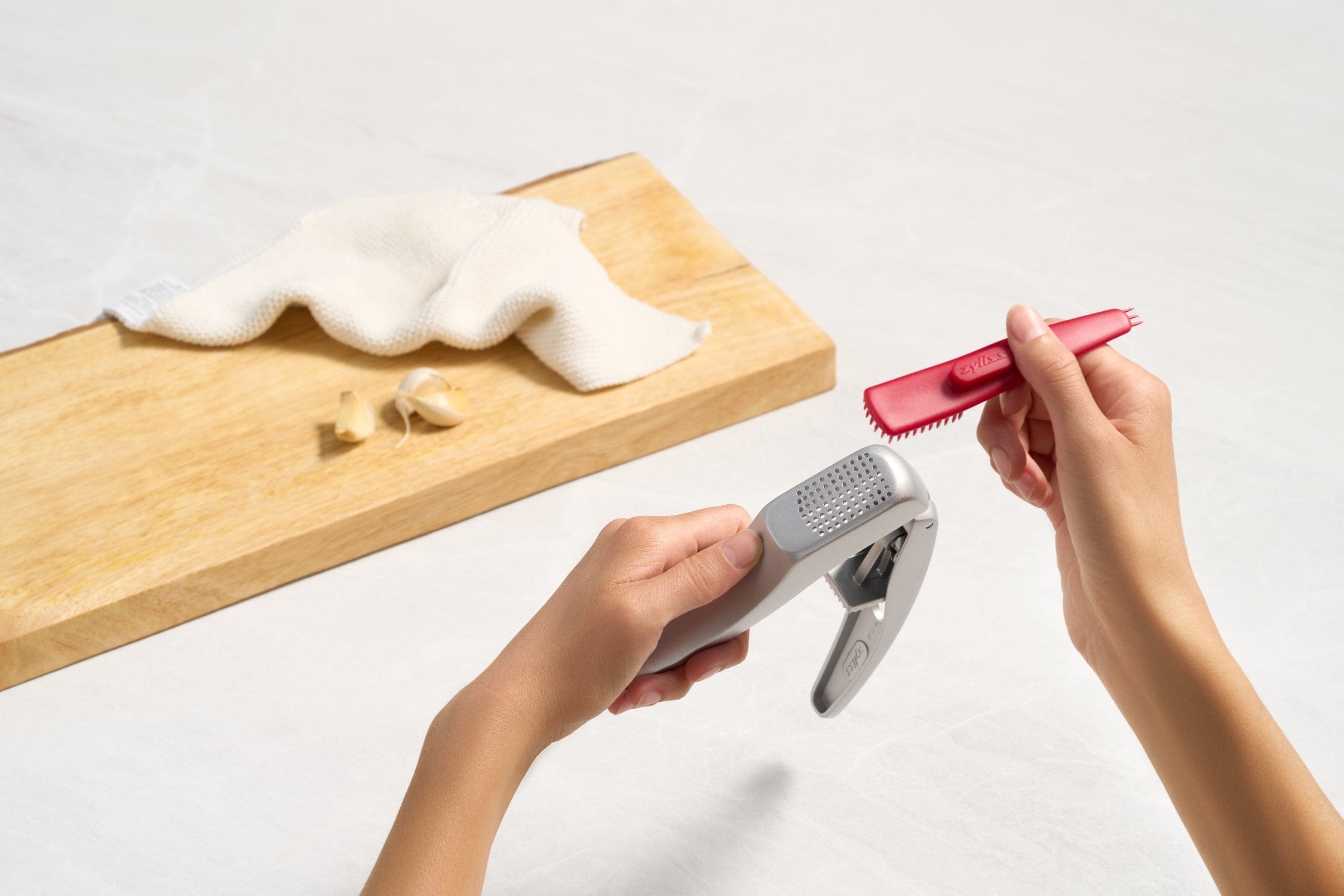 Zyliss Susi 3 garlic press cleaner brush